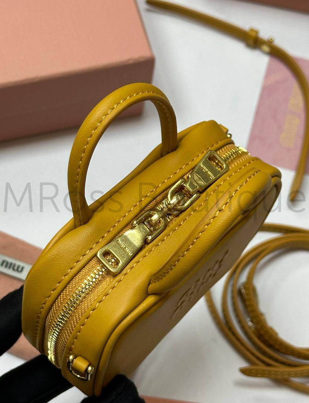 Мини-сумка Miu Miu женская кожаная в желтом цвете
