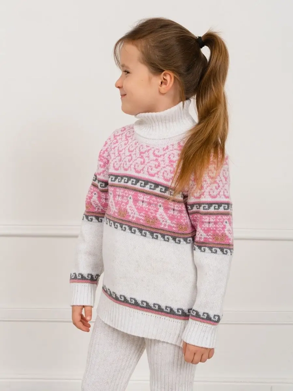 Свитер вязаный с горлом