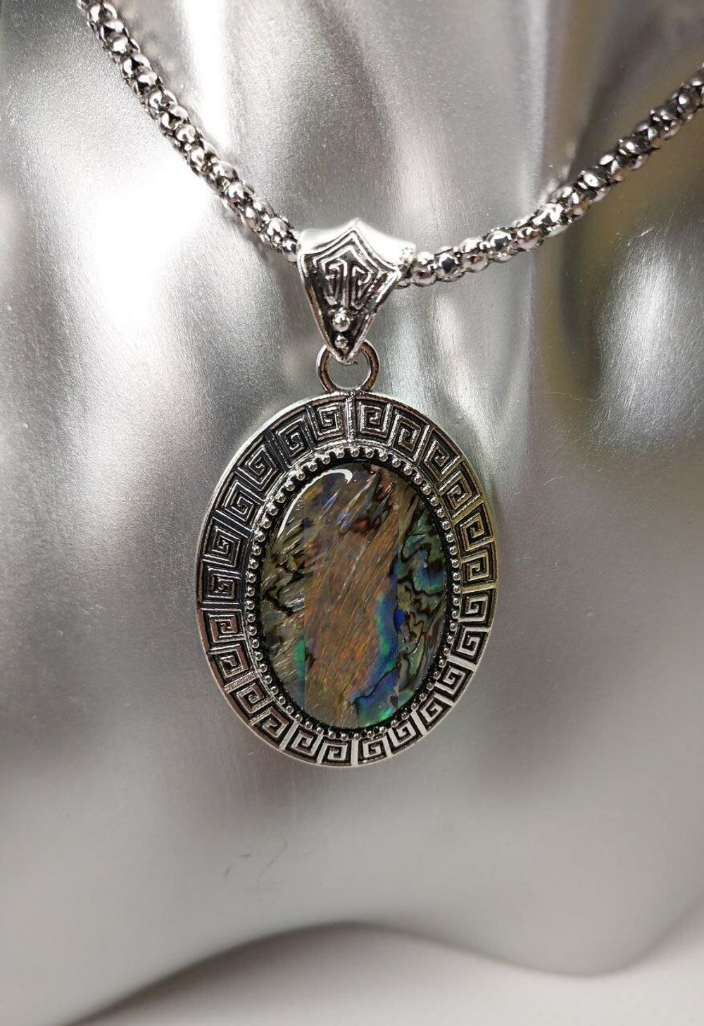 Комплект бижутерии. Подвеска, серьги, браслет с перламутровыми вставками "Перламутр" Форма "Овал"