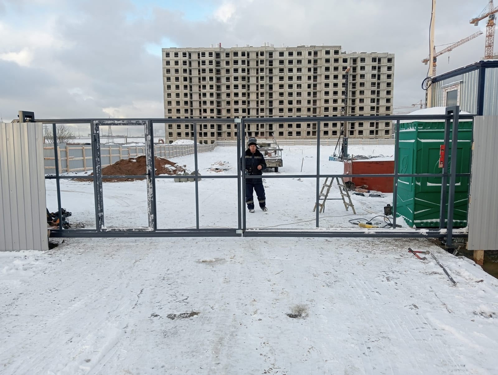 Каркас откатных ворот СТАНДАРТ проем до 5м. с встроенной калиткой.