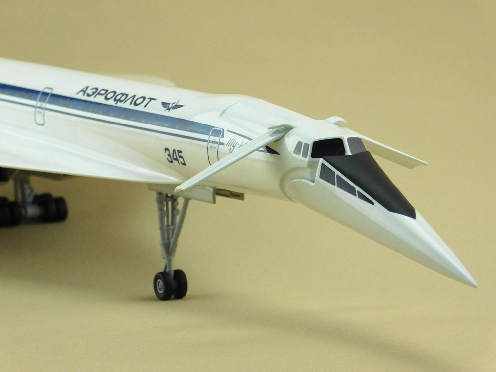 Модель самолета Ту-144 (М1:100, Аэрофлот СССР-77110) конфигурация посадочная с шасси