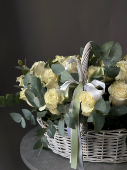 Цветы в корзине «Мондиаль классик»