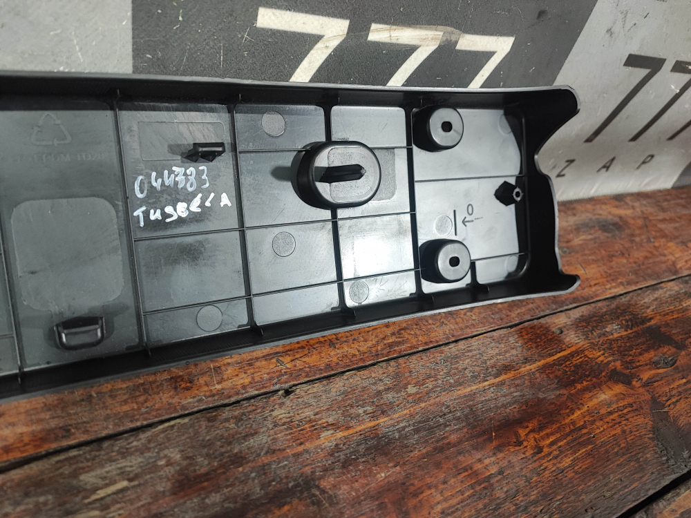 Площадка гос. номера Geely Tugella 19-нв Б/У Оригинал 8890434463