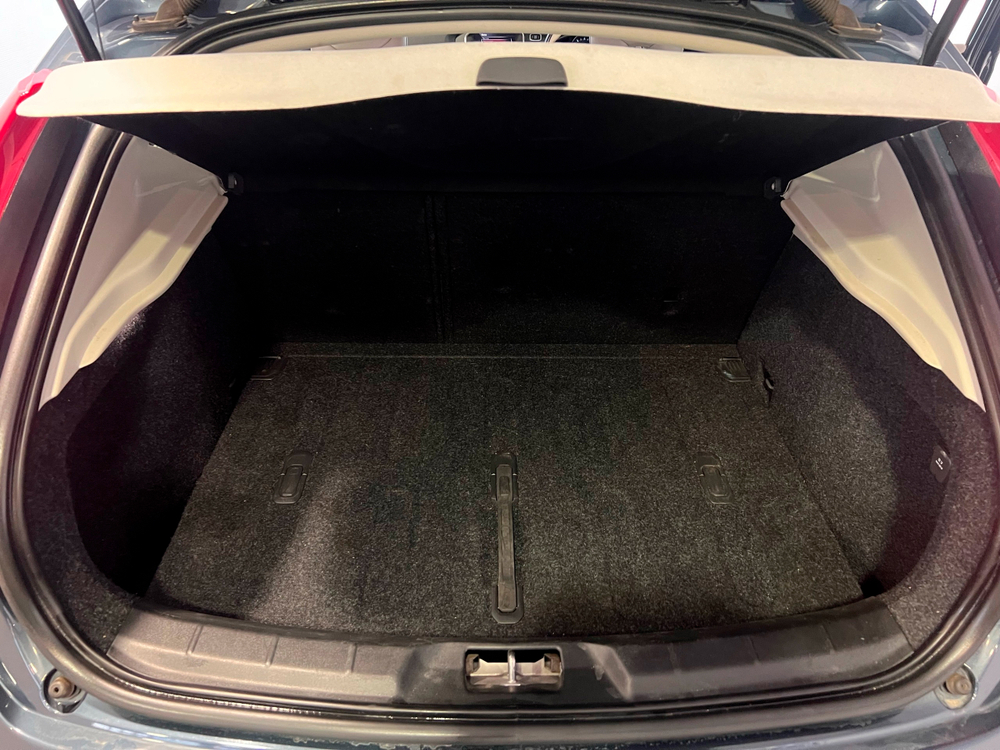 Volvo V40, 2017 год