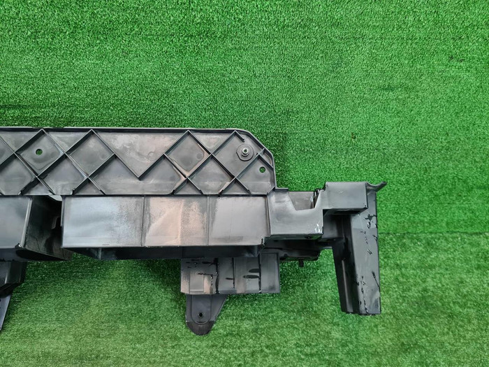 Кронштейн решетки радиатора Hongqi H9 (2020-н.в.)