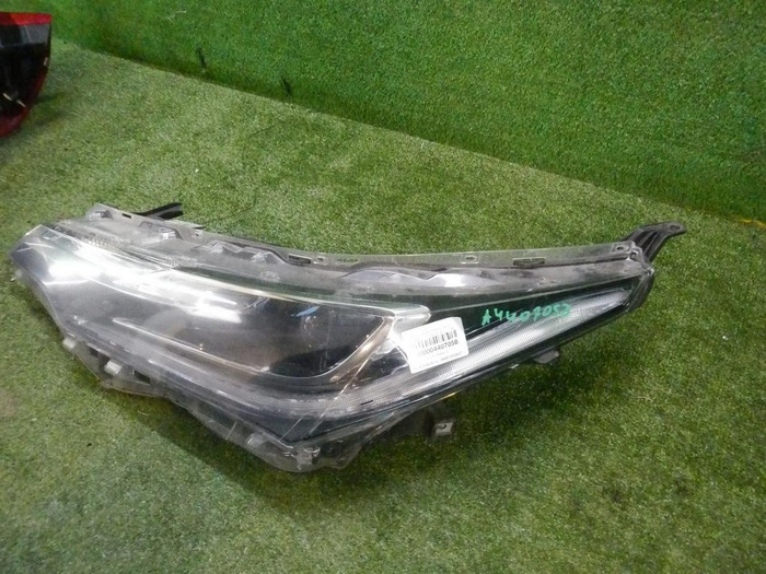Фара левая Toyota Corolla E160 (2015-2019) LED