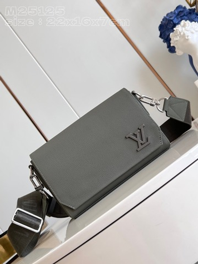 Louis Vuitton Takeoff Messenger PM