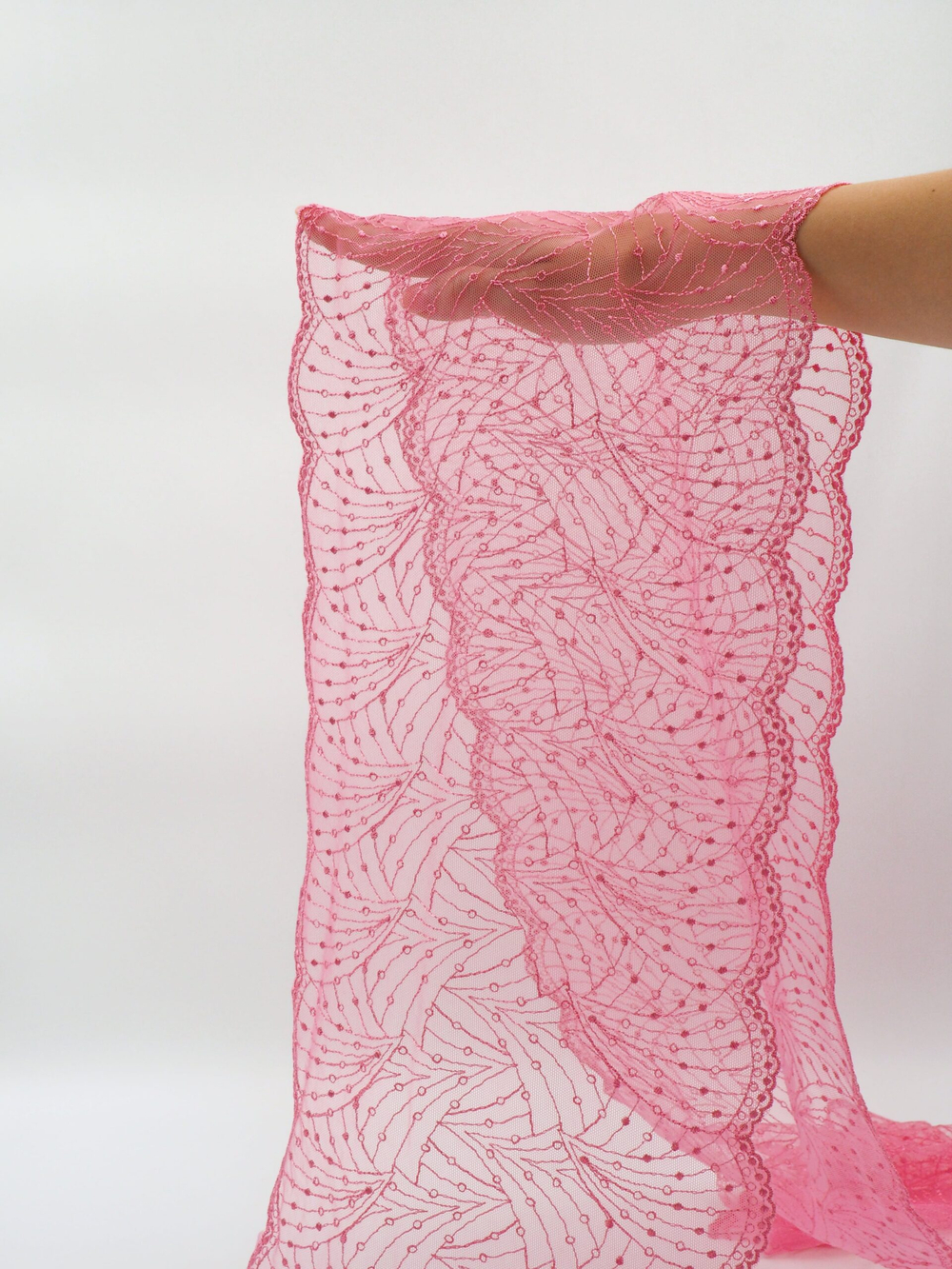 Вышивка на сетке светлая малина неэластичная ширина 22,5 см