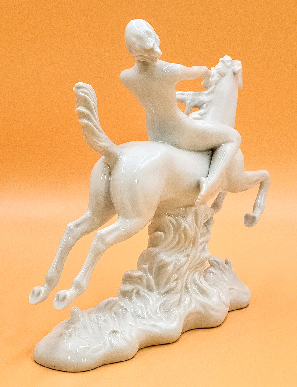 Фарфоровая статуэтка "Огненный всадник" (Feuerreiterin). Фарфор, глазурь. Валлендорф. до 1953 г.