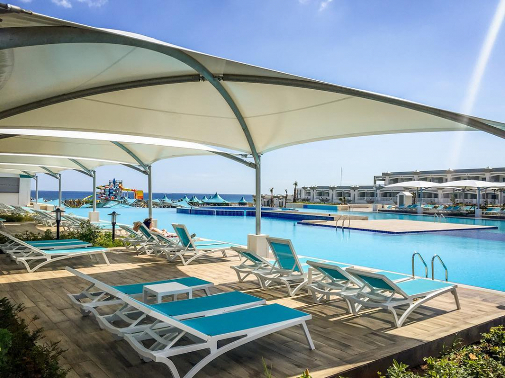 Шезлонг-лежак пластиковый, Siesta Contract Pacific, белый, голубой