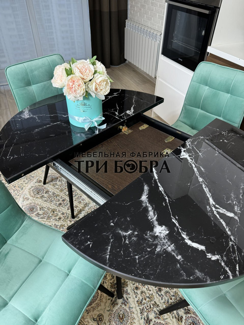 Круглый стеклянный раздвижной стол "Черный оникс" и стулья "ГУЧИ" тиффани