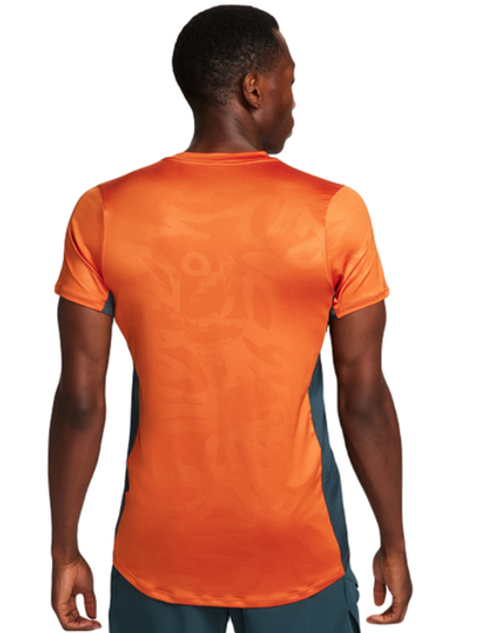 Мужская теннисная футболка Nike Court Dri-Fit Advantage Printed Tennis Top - campfire orange/deep jungle/white