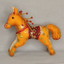 Бисерная ёлочная игрушка Лошадка