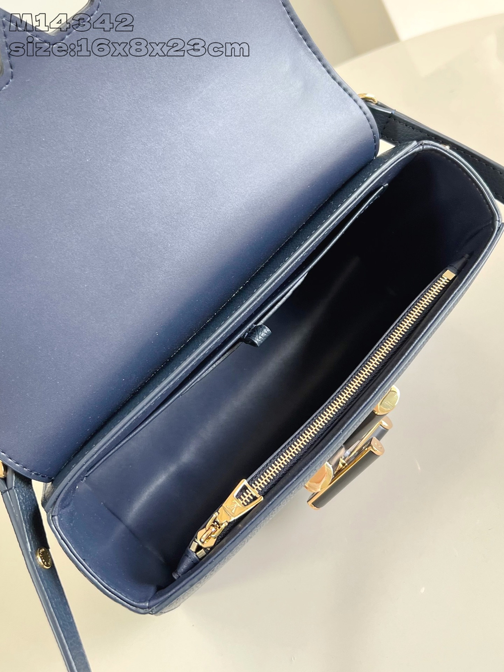 Louis Vuitton Twist MM Slim