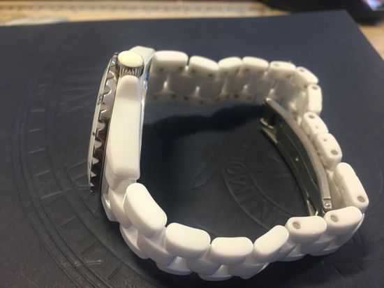 Мужские французские наручные часы  из керамики LeVier 060 M Wh вид сбоку