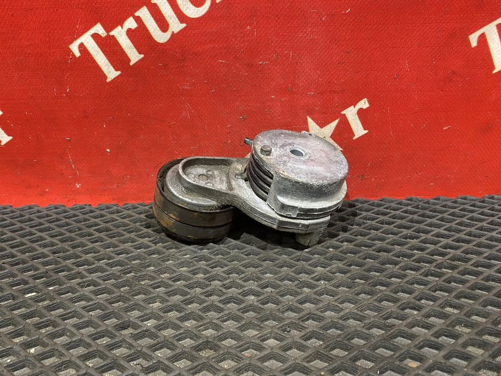 Ролик натяжитель приводного ремня