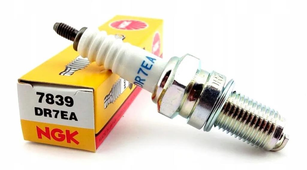 Свеча зажигания DR7EA 7839 NGK Япония