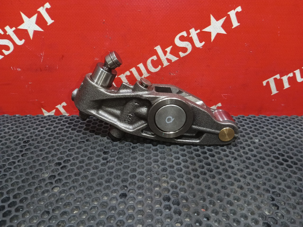 Коромысло выпускного клапана 2024г.