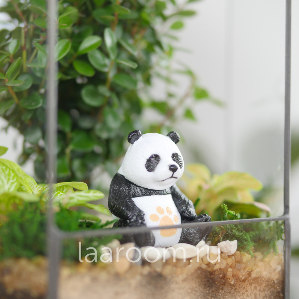 Панда сидячая