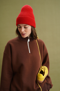 Шапка из кашемира с мериносом красного цвета