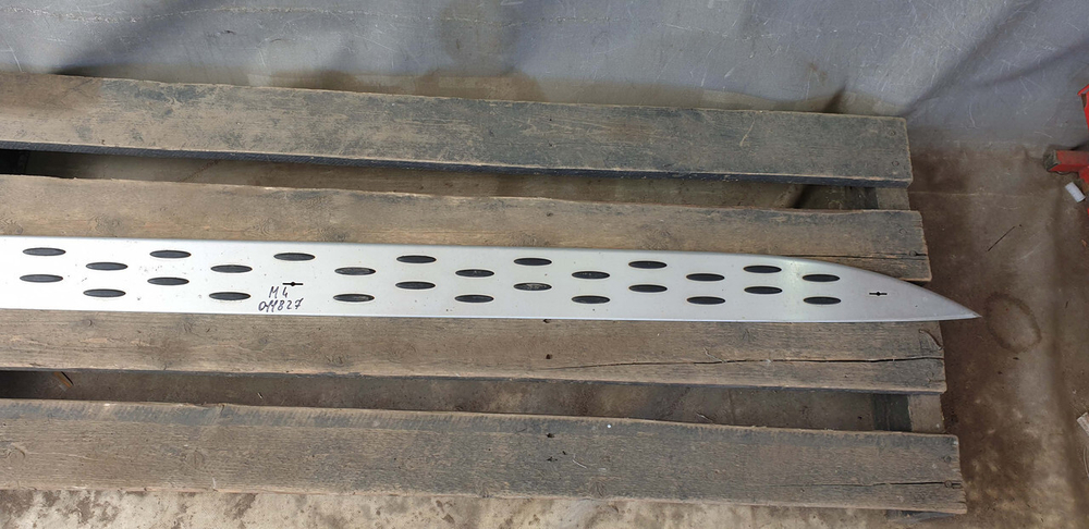 Накладка подножки левой Mercedes GLE (W166) 11-18 Б/У Оригинал A1666980348