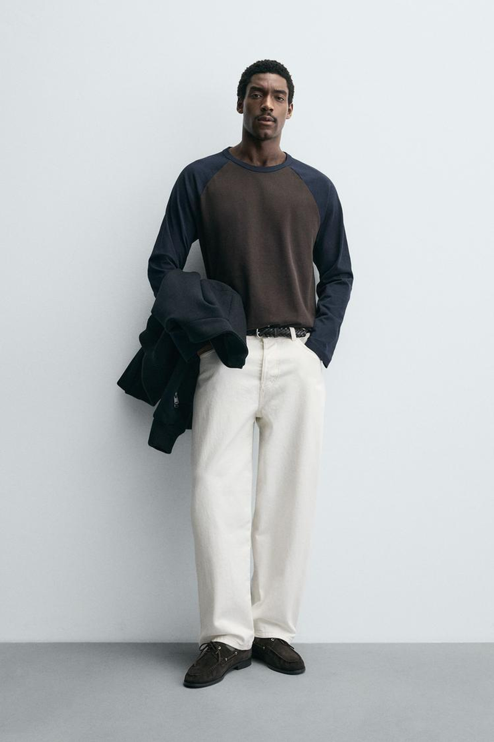 ZARA ФУТБОЛКА С ЦВЕТОВЫМИ БЛОКАМИ И РУКАВОМ РЕГЛАН, КОРИЧНЕВО-СИНИЙ