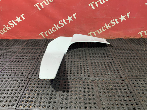 Спойлер кабины верхний левый 2023г.