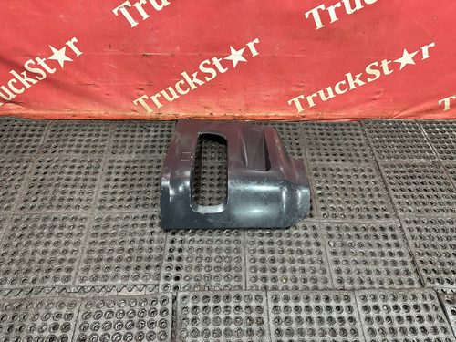 Облицовка фары левой