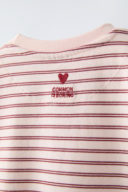 ZARA ФУТБОЛКА В ПОЛОСКУ С ВЫШИВКОЙ, РОЗОВЫЙ