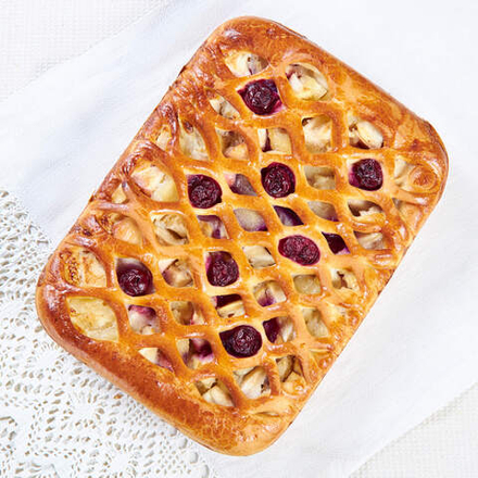 Постный пирог с яблоком ананасом и вишней