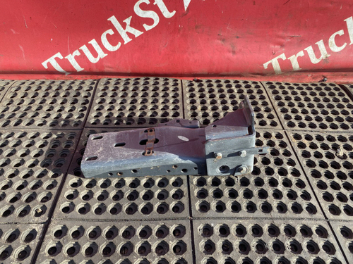 Кронштейн  подножки правой