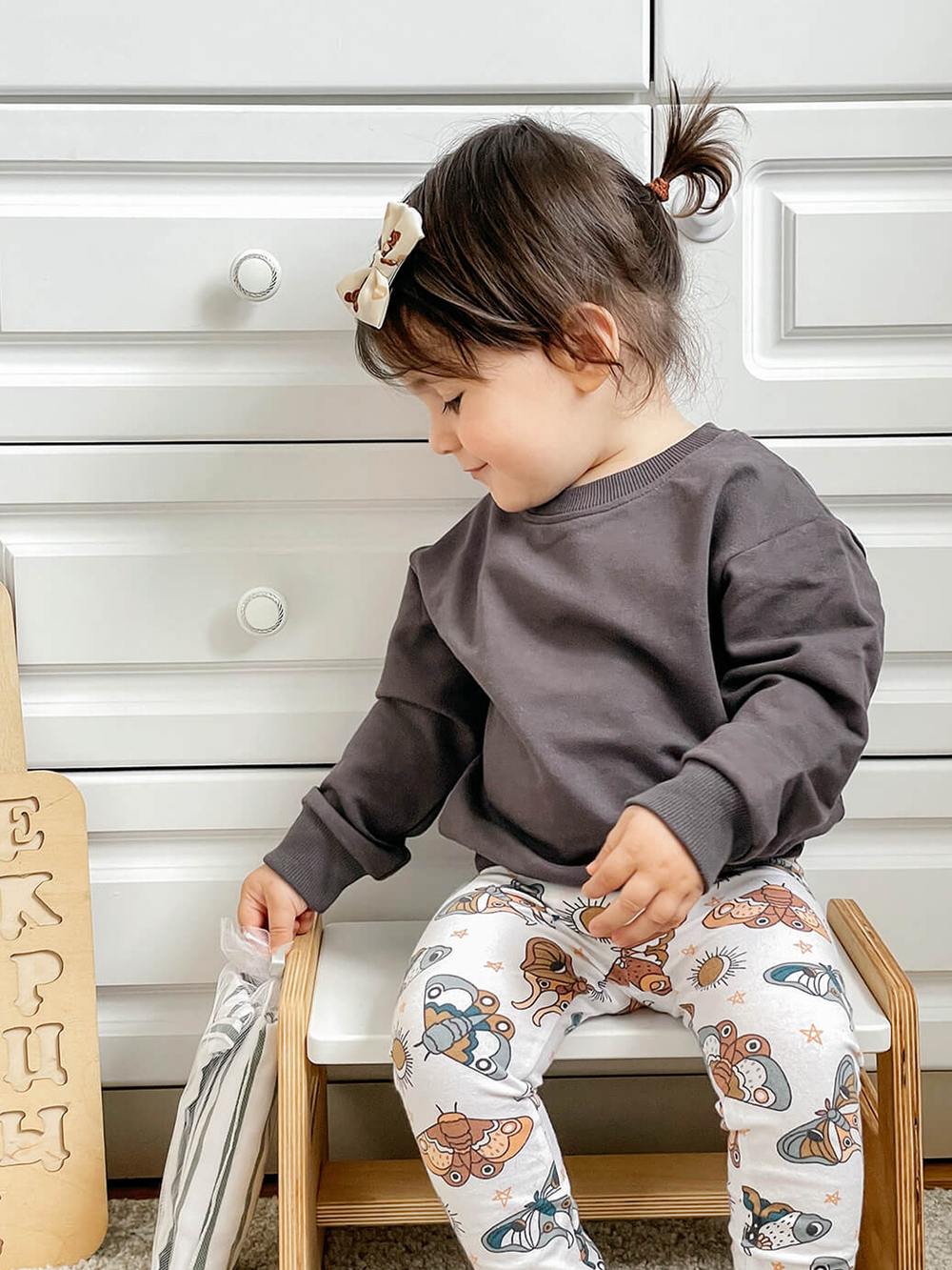 Комплект Mjölk Свитшот Графитовый серый/Легинсы Бабочки, уценка