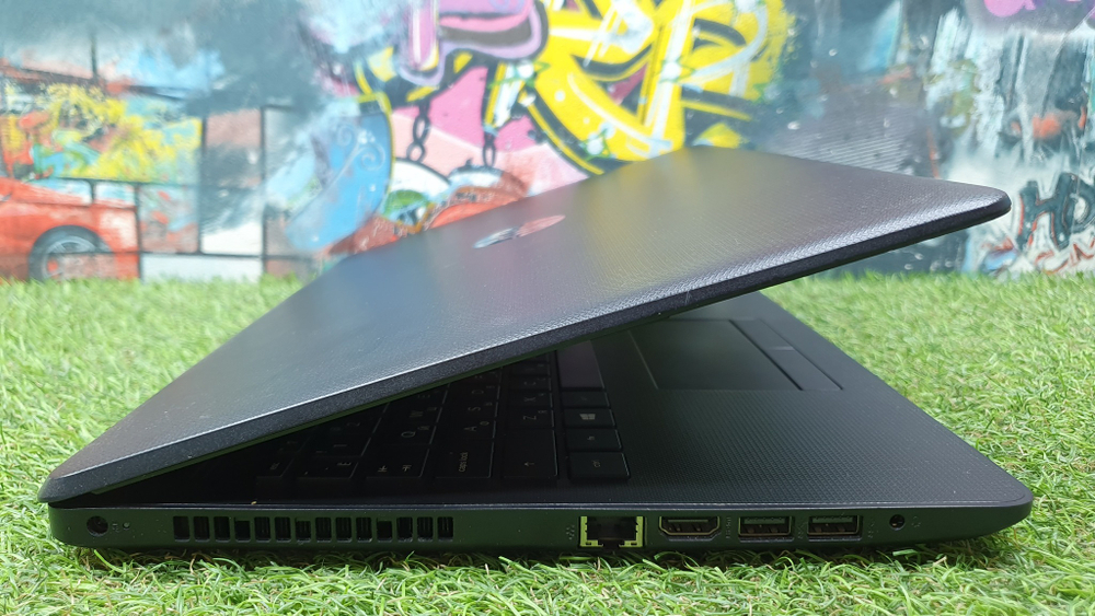 Ноутбук HP  1920x1080, AMD A6 9220 2.5 ГГц,  4 ГБ, Radeon R4 15-rb096ur 8UN29EA