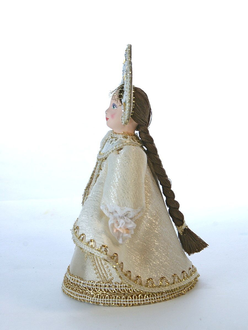 Кукла коллекционная фарфоровая Снегурочка в золотистом наряде