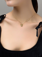 Колье с буквой Е