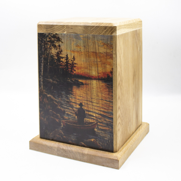 Урна для праха из массива дуба с печатью "Рыбалка"