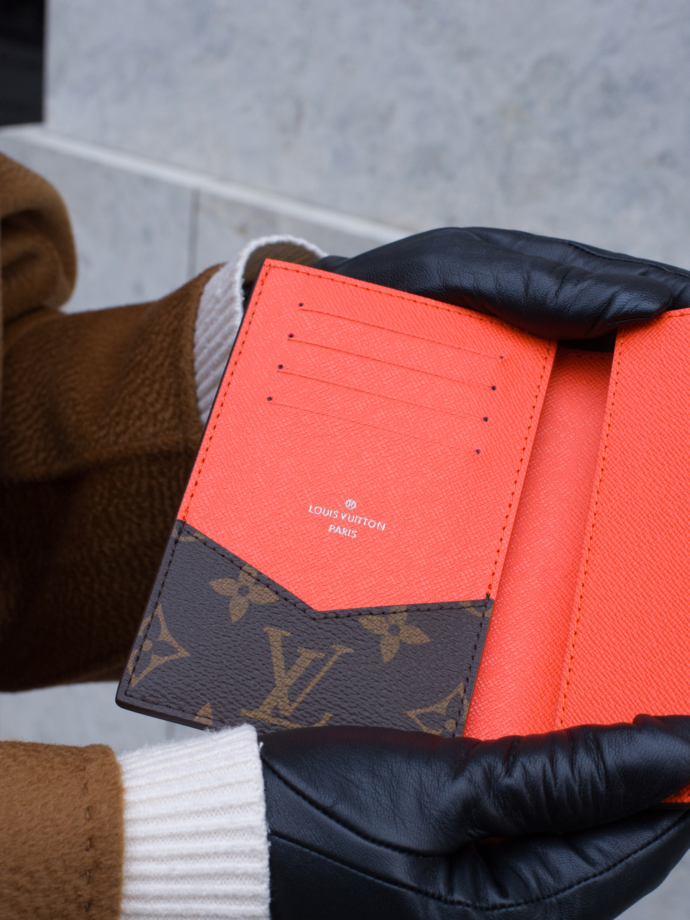Louis Vuitton Обложка для паспорта