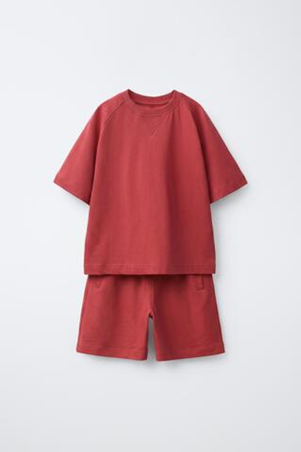 ZARA КОМПЛЕКТ ИЗ ФУТБОЛКИ И ШОРТОВ, МЯГКИЙ КРАСНЫЙ