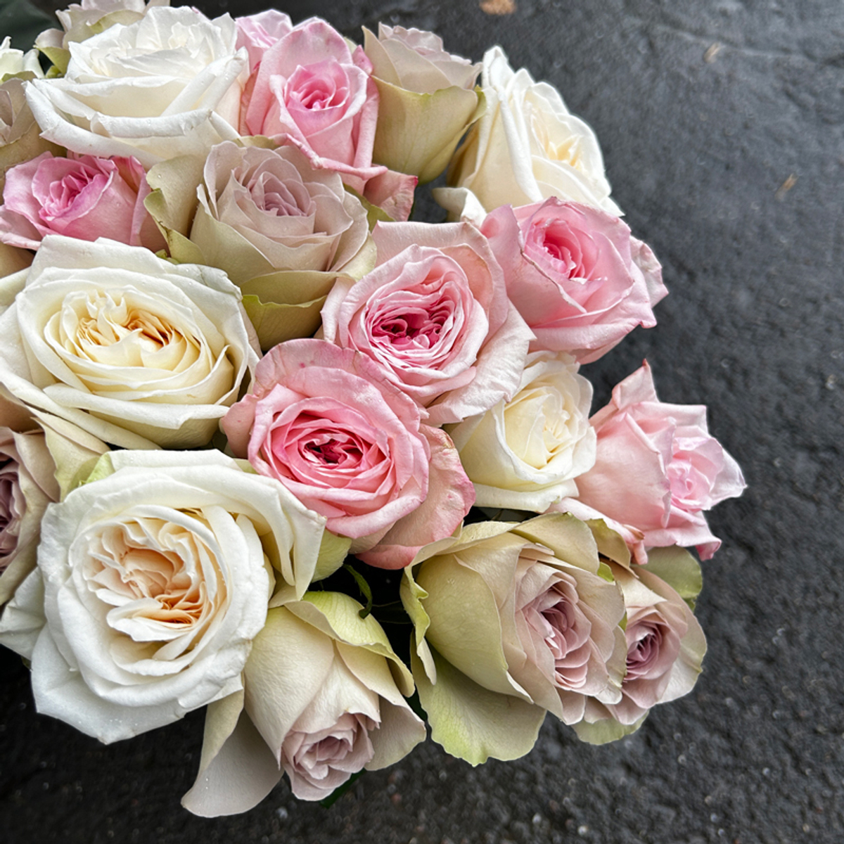 🌸 Небесный микс — букет интерьерных и ароматных роз — 8 марта у Феи