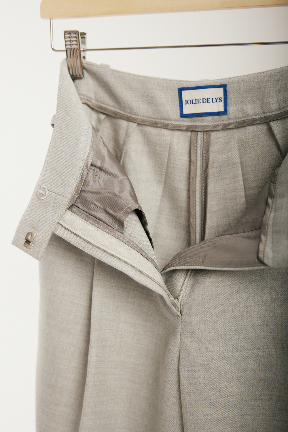 Брюки серые зауженные