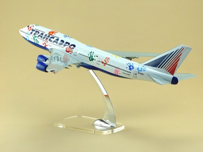 Модель самолета Boeing 747-400 (М1:144, Transaero с ладошками)
