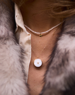 медальон «глаза Солнца» из перламутра с бриллиантом