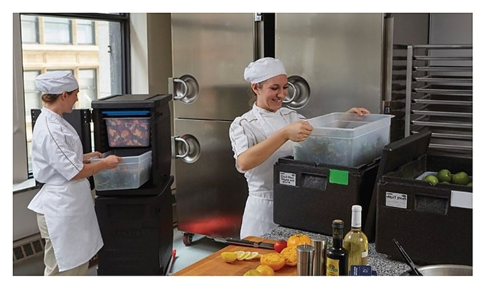 Термоконтейнер Cambro EPP400 110 черный