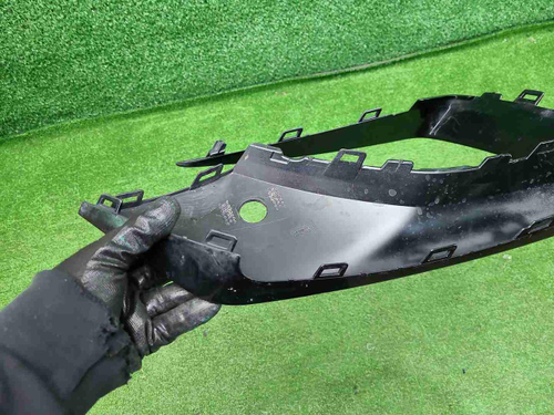 Накладка переднего бампера правая Hongqi HS5 19-нв