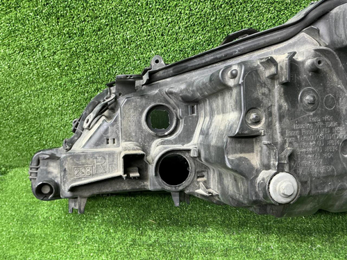 Стекло и корпус фары Toyota Camry xv70 (2017-2024)