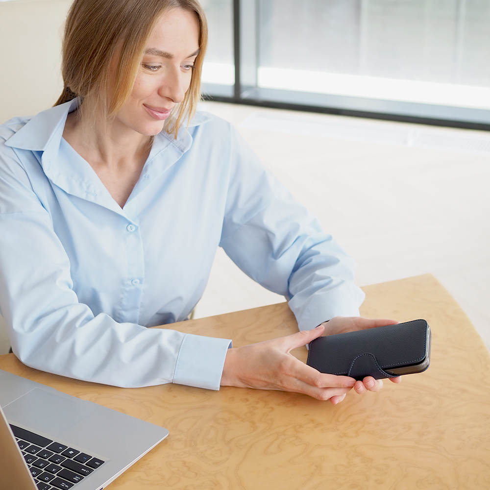 Чехол-книжка для iPhone 17 Pro с кардхолдером из кожи теленка, синего цвета