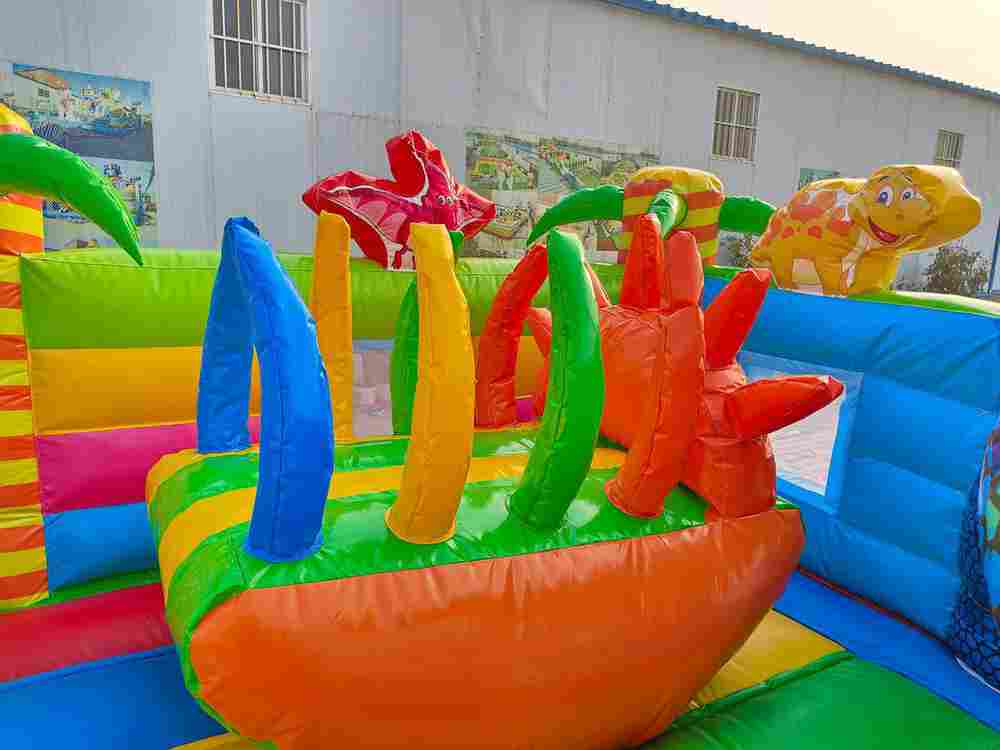Коммерческий надувной батут «Хамелеон и динозавры Ультра» 12*6*6 м
