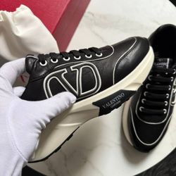 Кроссовки Valentino