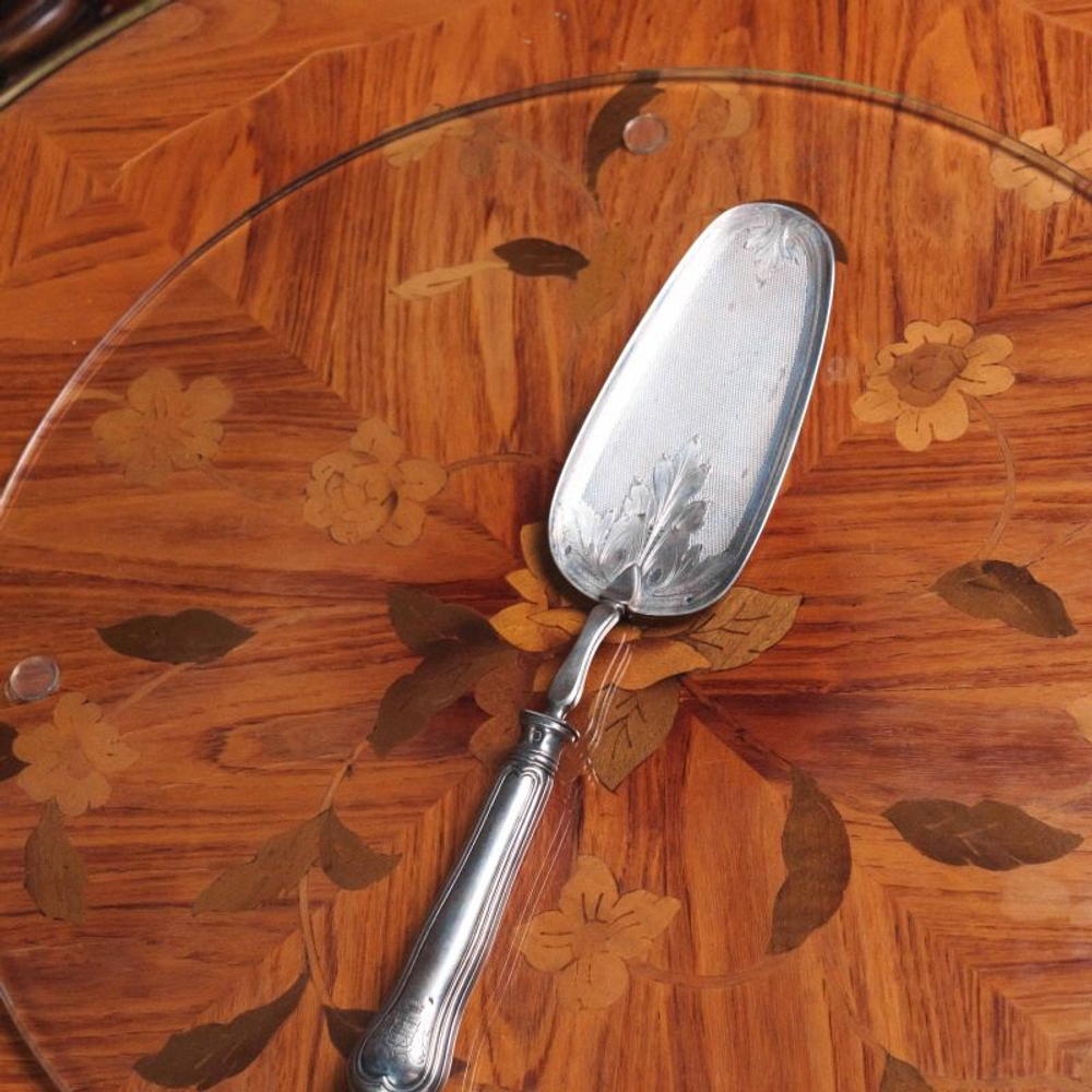 Лопатка для десертов с дворянским гербом