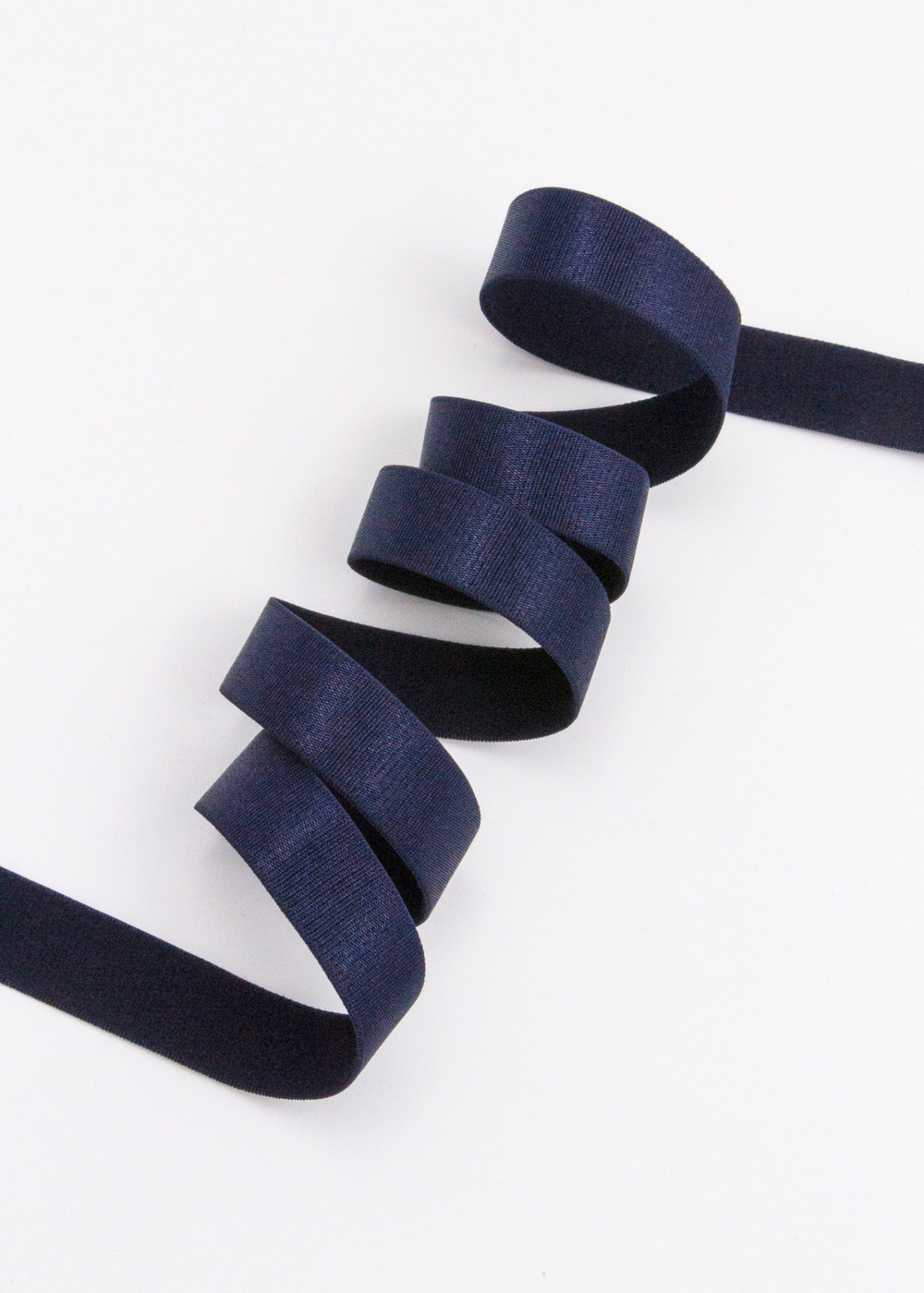 Резинка бретелечная темно-синяя глянцевая ширина 15 мм